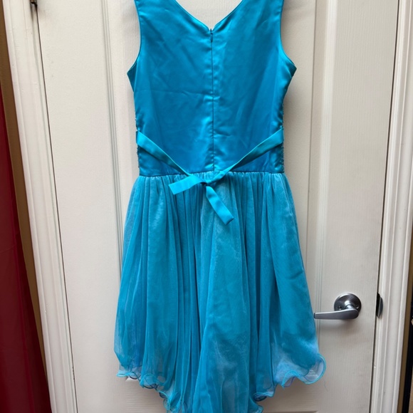 Girl’s Sequinned Party Dress - like new - Picture 3 of 6